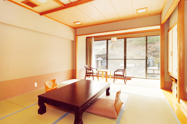 外の景色が見える客室(和室)